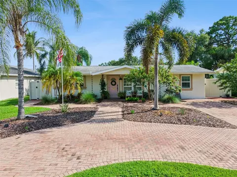 592 43rd Ave NE, Saint Petersburg, FL 33703