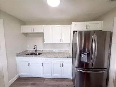 Kitchen - 802 Massachusetts Ave, Saint Cloud, FL 34769 photo 4 of 4