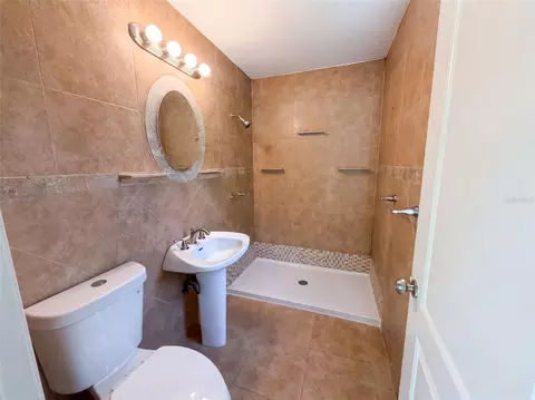 Bath - 802 Massachusetts Ave, Saint Cloud, FL 34769 photo 1 of 3