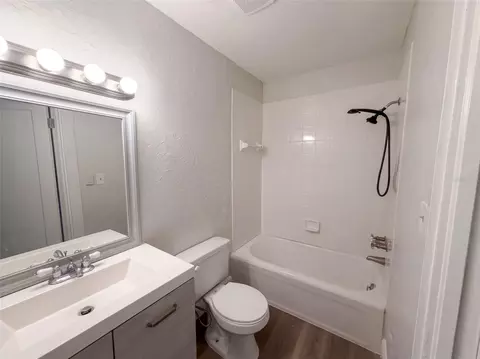 Bath - 802 Massachusetts Ave, Saint Cloud, FL 34769 photo 3 of 3