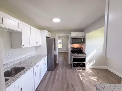 Kitchen - 802 Massachusetts Ave, Saint Cloud, FL 34769 photo 2 of 4