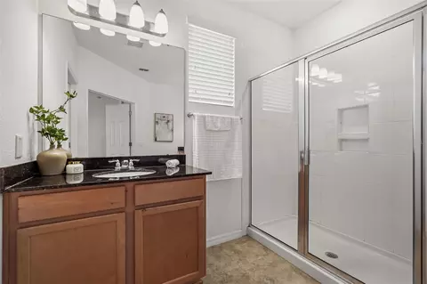 Bath - 12785 Westside Village Loop, Windermere, FL 34786 photo 2 of 4