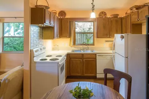 Kitchen - 2672 Winchester Cir, Eustis, FL 32726 photo 2 of 2