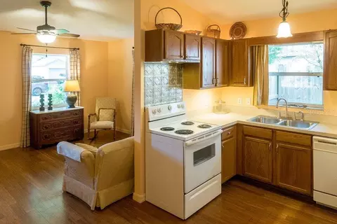 Kitchen - 2672 Winchester Cir, Eustis, FL 32726 photo 1 of 2