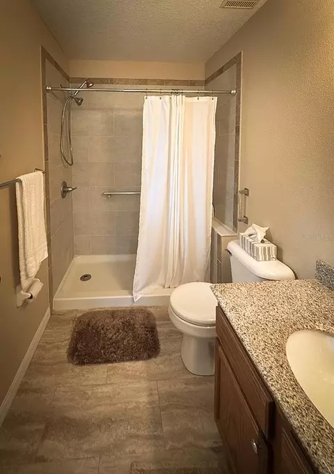 Bath - 2672 Winchester Cir, Eustis, FL 32726 photo 1 of 2