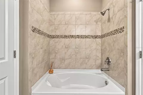 Bath - 5665 NW 40th Loop, Ocala, FL 34482 photo 3 of 4