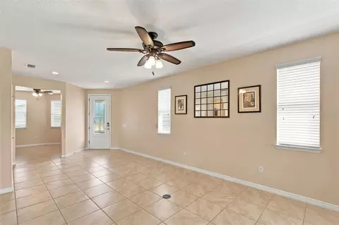 Living - 5665 NW 40th Loop, Ocala, FL 34482 photo 2 of 3