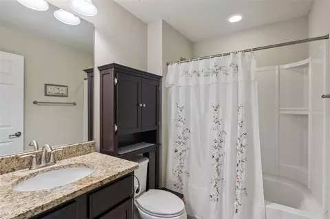 Bath - 2819 Mead Ave, Saint Cloud, FL 34771 photo 2 of 4