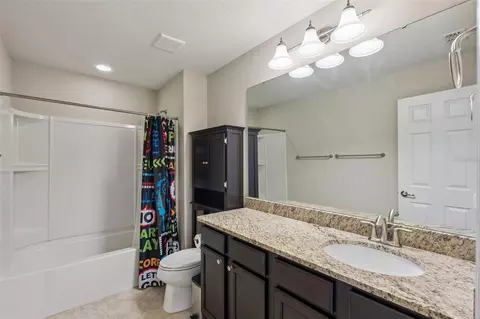 Bath - 2819 Mead Ave, Saint Cloud, FL 34771 photo 3 of 4
