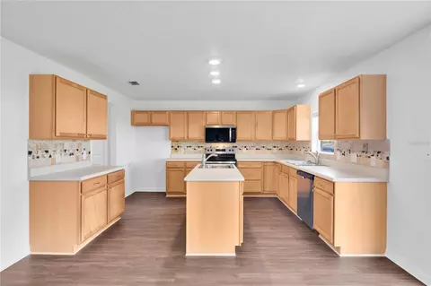 Kitchen - 401 Blake Ave, Davenport, FL 33897 photo 2 of 3