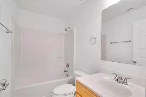 Bath - 401 Blake Ave, Davenport, FL 33897 photo 2 of 3