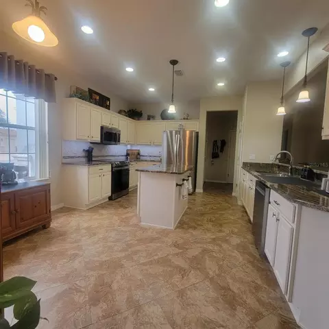 Kitchen - 9302 SE 120th Loop, Summerfield, FL 34491 photo 2 of 2