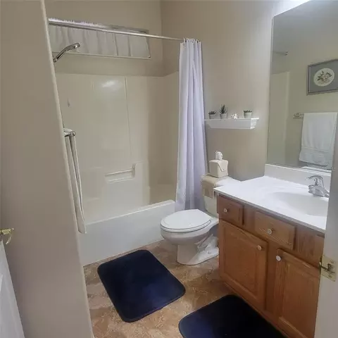 Bath - 9302 SE 120th Loop, Summerfield, FL 34491 photo 3 of 3