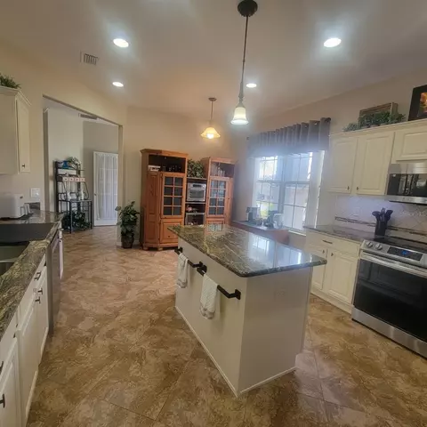 Kitchen - 9302 SE 120th Loop, Summerfield, FL 34491 photo 1 of 2