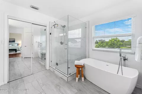 Bath - 981 Shaw Cir, Melbourne, FL 32940 photo 4 of 5