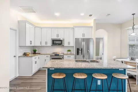 Kitchen - 981 Shaw Cir, Melbourne, FL 32940 photo 1 of 5