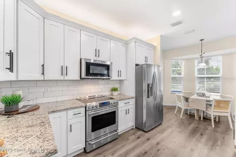 Kitchen - 981 Shaw Cir, Melbourne, FL 32940 photo 3 of 5