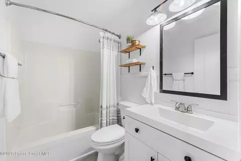 Bath - 981 Shaw Cir, Melbourne, FL 32940 photo 5 of 5