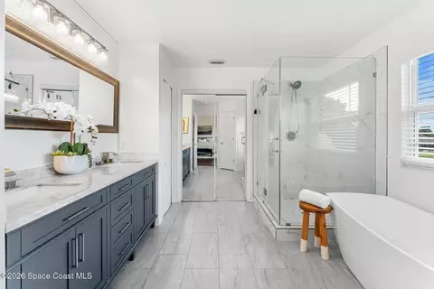 Bath - 981 Shaw Cir, Melbourne, FL 32940 photo 1 of 5