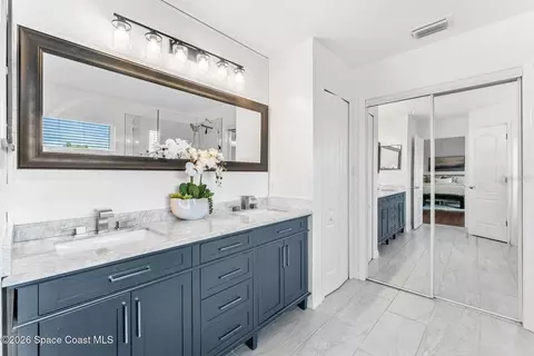 Bath - 981 Shaw Cir, Melbourne, FL 32940 photo 3 of 5