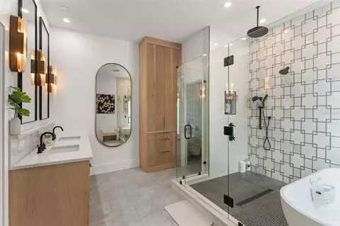 Bath - 9019 Spence Ct, Gotha, FL 34734 photo 2 of 7