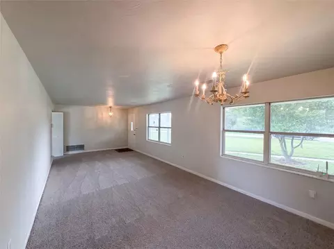 Living - 4427 Pinebrooke Pl, Dover, FL 33527 photo 2 of 3