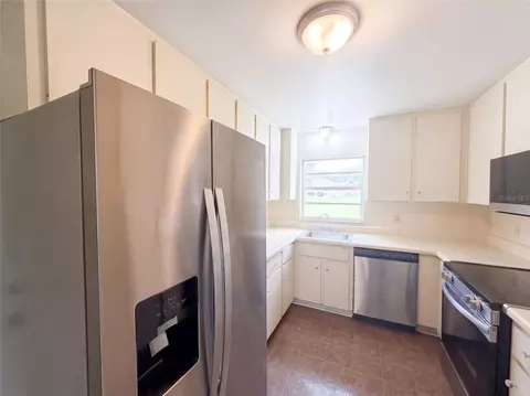 Kitchen - 4427 Pinebrooke Pl, Dover, FL 33527 photo 2 of 2