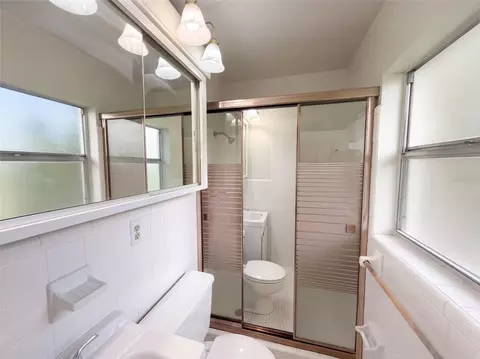 Bath - 4427 Pinebrooke Pl, Dover, FL 33527 photo 1 of 1