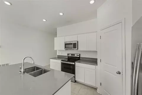 Kitchen - 4311 Bull St, Saint Cloud, FL 34772 photo 2 of 2