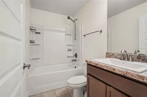 Bath - 2363 Ring Rd, Spring Hill, FL 34609 photo 3 of 3