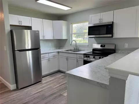 Kitchen - 26 Spring Loop Cir, Ocala, FL 34472 photo 2 of 2