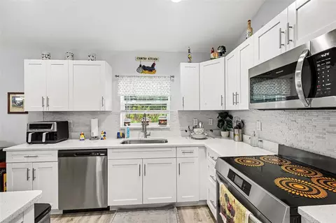Kitchen - 2467 SW 168th Loop, Ocala, FL 34473 photo 2 of 3