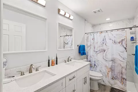 Bath - 2467 SW 168th Loop, Ocala, FL 34473 photo 1 of 2