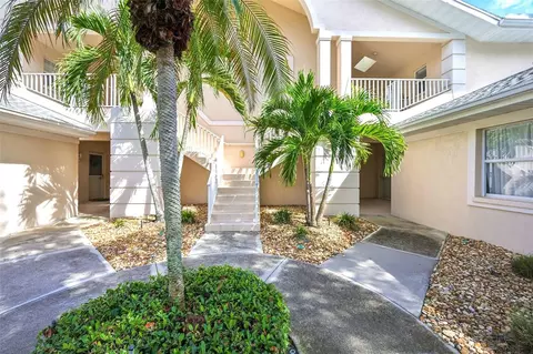 7266 Eleanor Cir #203, Sarasota, FL 34243