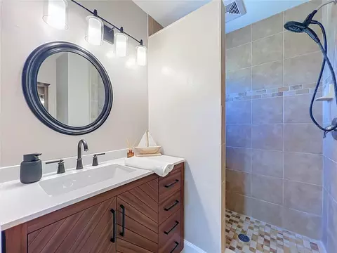 Bath - 2708 Reed Ave, Melbourne, FL 32901 photo 2 of 7
