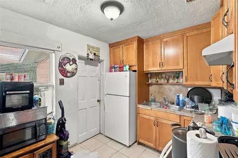 Kitchen - 2410 Myrtle Ave, Mims, FL 32754 photo 1 of 3