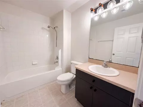 Bath - 16005 Stags Leap Dr, Lutz, FL 33559 photo 1 of 7