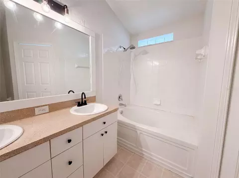 Bath - 16005 Stags Leap Dr, Lutz, FL 33559 photo 2 of 7