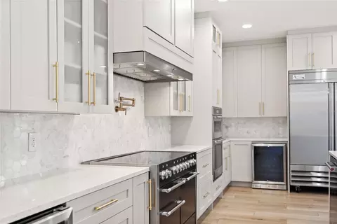 Kitchen - 5053 Rhea Dr, Saint Cloud, FL 34772 photo 8 of 11