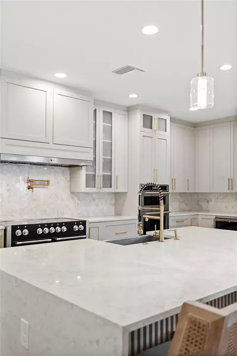 Kitchen - 5053 Rhea Dr, Saint Cloud, FL 34772 photo 7 of 11