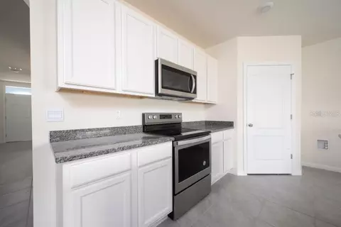 Kitchen - 2723 Sunkissed Dr, Saint Cloud, FL 34771 photo 5 of 6
