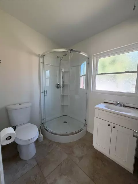 Bath - 303 Windemere Ave, Eustis, FL 32726 photo 1 of 3