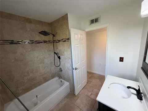 Bath - 303 Windemere Ave, Eustis, FL 32726 photo 3 of 3