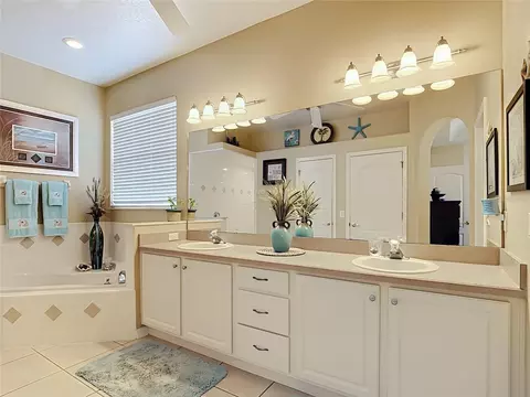 Bath - 5243 Hammock Pointe Ct, Saint Cloud, FL 34771 photo 3 of 5