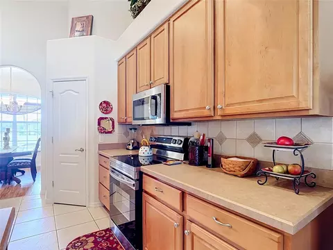 Kitchen - 5243 Hammock Pointe Ct, Saint Cloud, FL 34771 photo 3 of 7