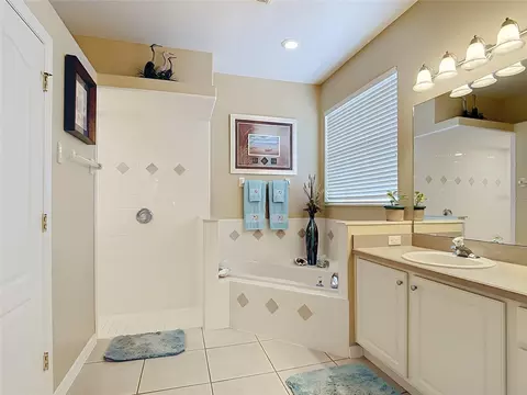Bath - 5243 Hammock Pointe Ct, Saint Cloud, FL 34771 photo 4 of 5