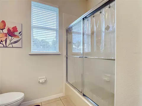 Bath - 5243 Hammock Pointe Ct, Saint Cloud, FL 34771 photo 2 of 5