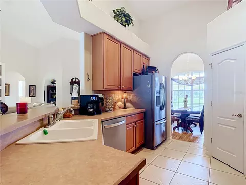 Kitchen - 5243 Hammock Pointe Ct, Saint Cloud, FL 34771 photo 4 of 7
