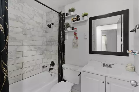 Bath - 1124 N Grant Ave, Mount Dora, FL 32757 photo 1 of 1