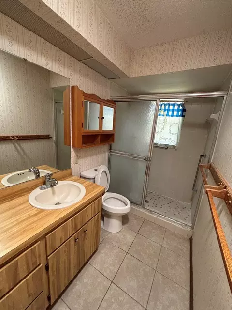 Bath - 3415 Mary Ln, Mount Dora, FL 32757 photo 1 of 3